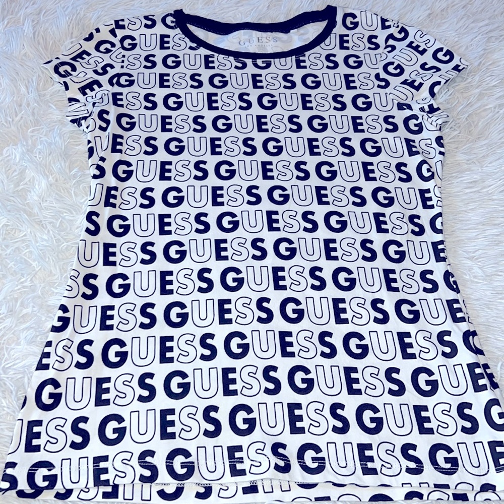 🎈5 items for $20 bundles Women Guess Shirt NWOT Size Medium